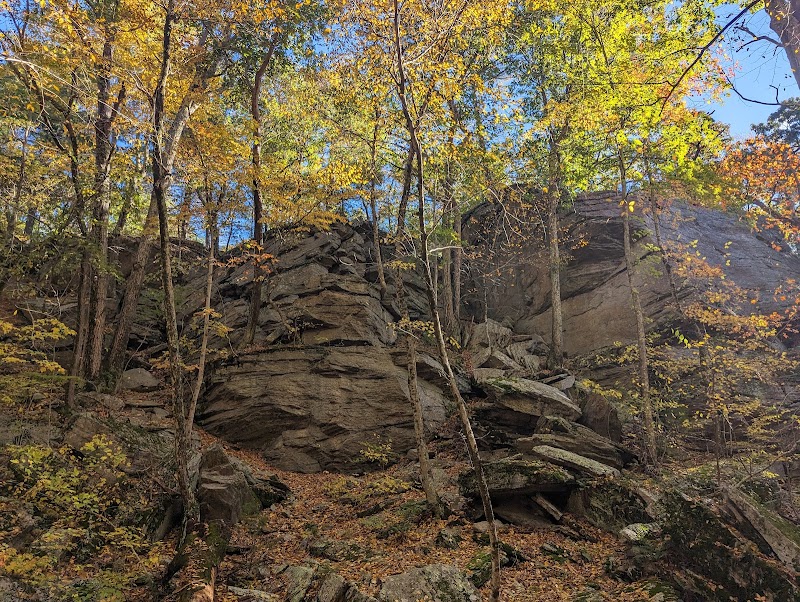 Snake Den State Park Trailhead Parking