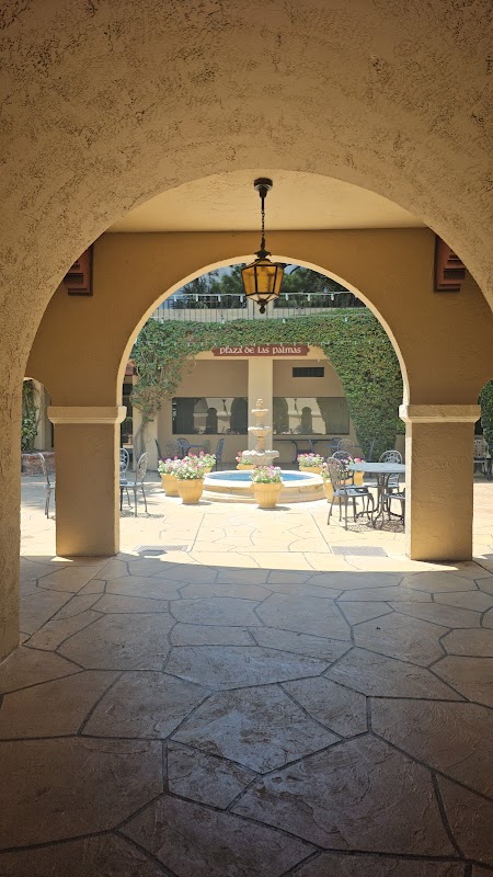 Plaza de las Palmas y La Fontana at Mission Inn and Resort.
