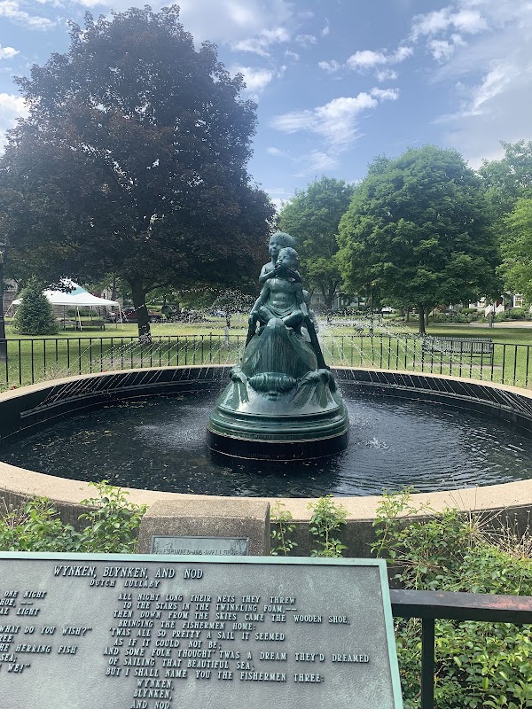 Wynken, Blynken, & Nod Statue