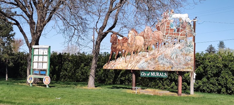 Toppenish City of Murals sign