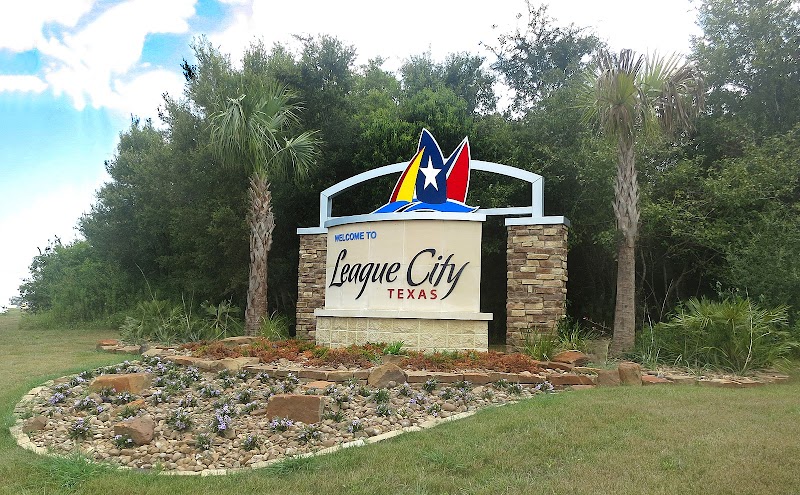 Sign of welcome to league city