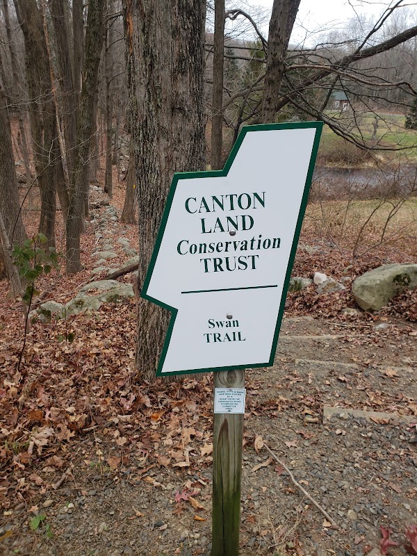 Swan Preserve trailhead