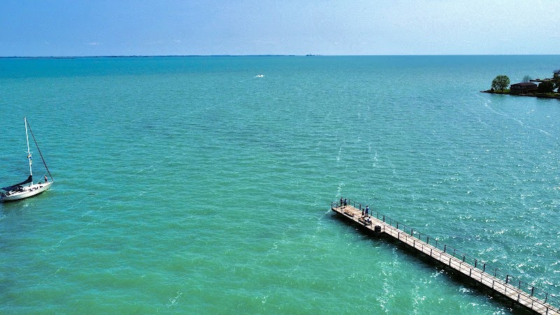 Pier Lake St Clair