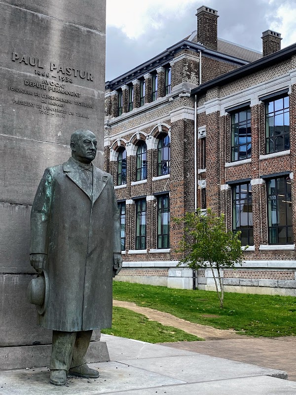 Statue Paul Pastur