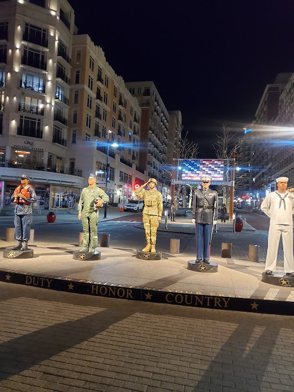 Statues at National Harbor