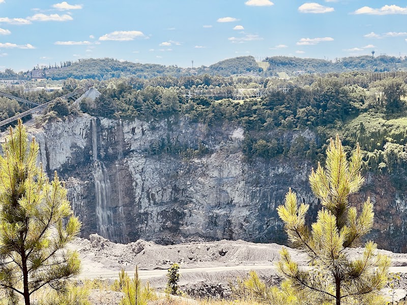 Viking Quarry Lake overlook