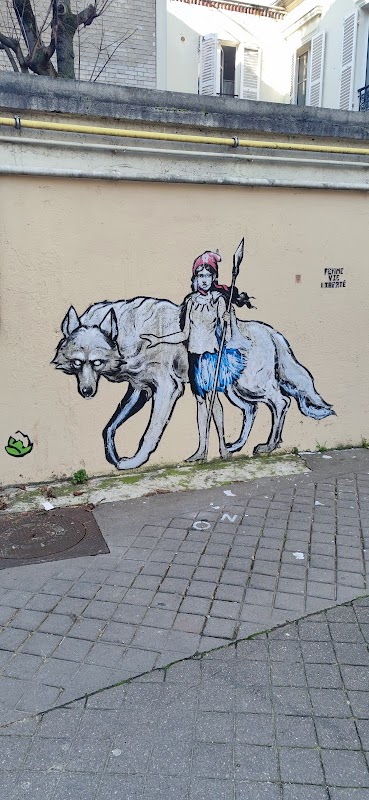 Loup et jeune fille révolutionnaire