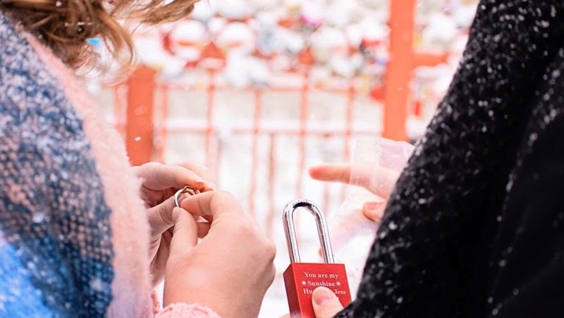 Old Red Bridge - Love Lock