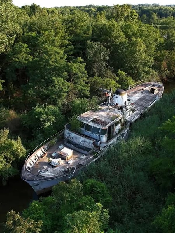 Blue Jacket Yacht. Sayreville, NJ South River.
