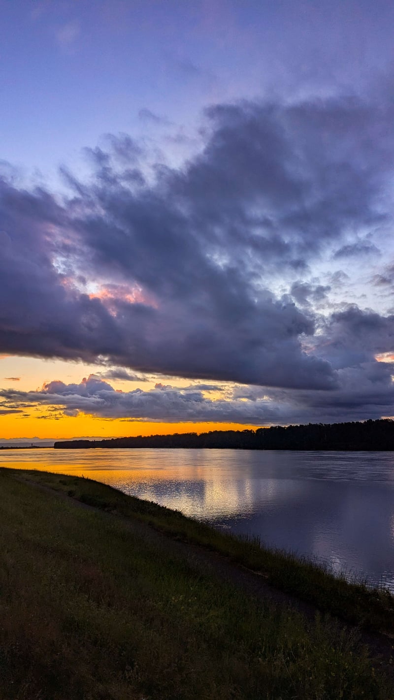 Columbia River Levee Trail