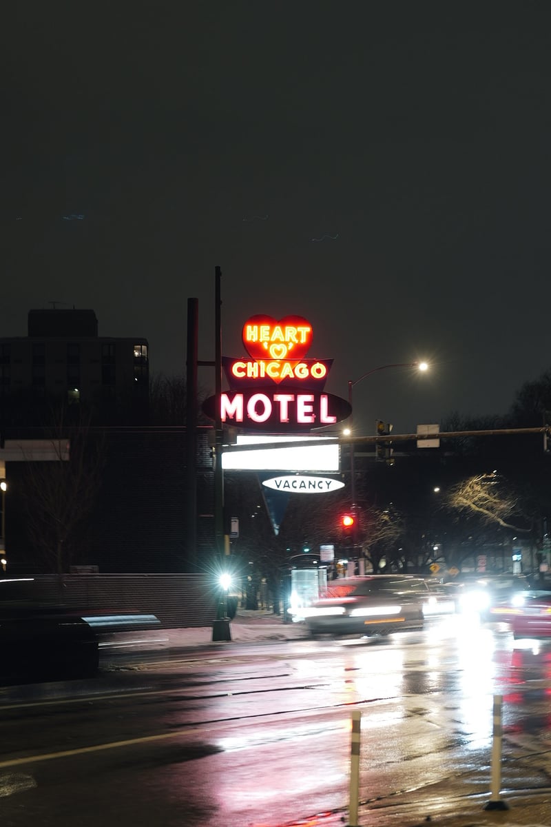 Heart O' Chicago Motel Sign