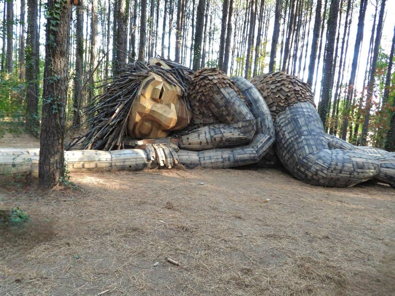 Pia the Peacekeeper Troll