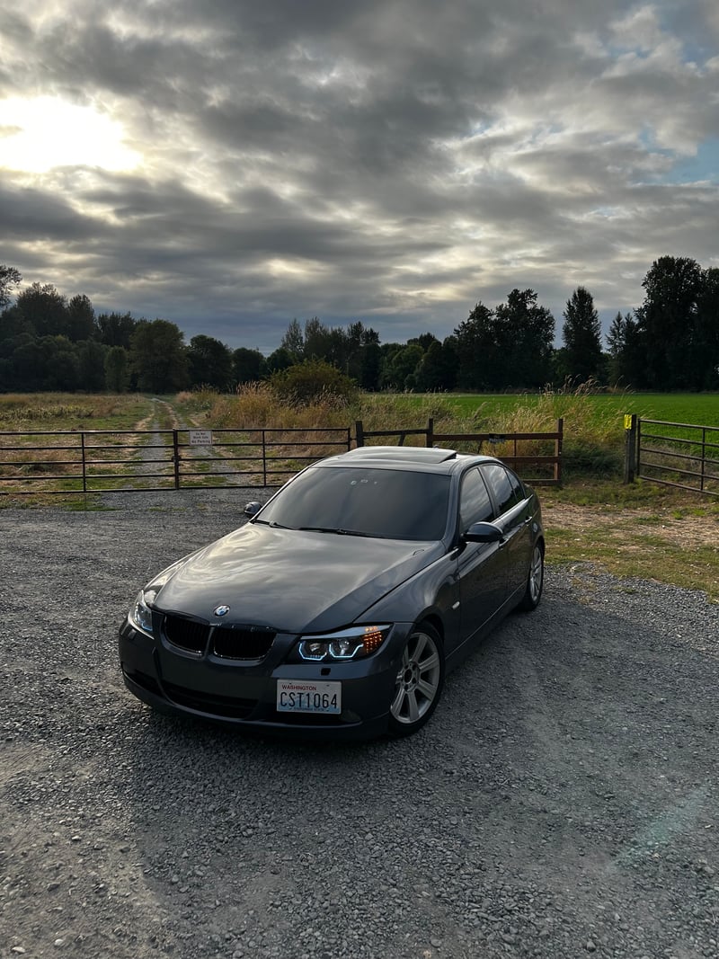 Lower River Road Rural Pull-off