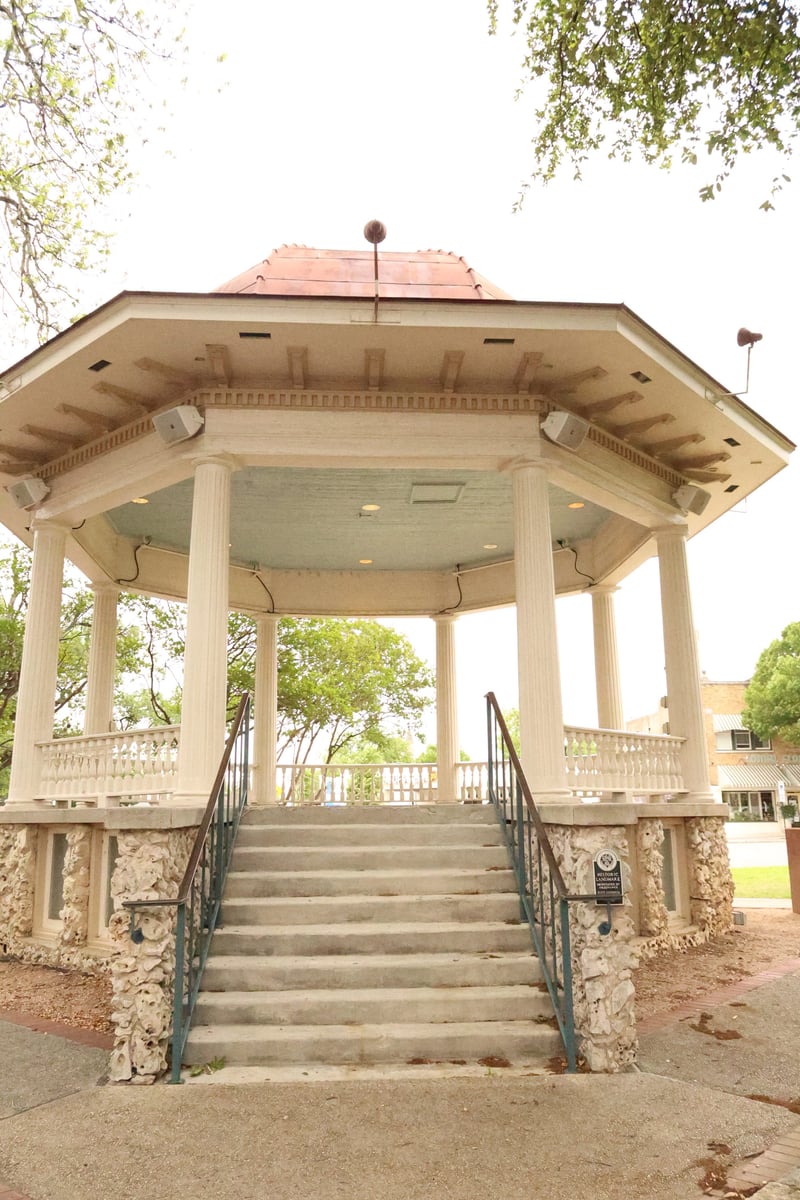 Gruene Bandstand