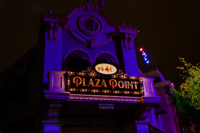 Plaza Point Holiday Shoppe
