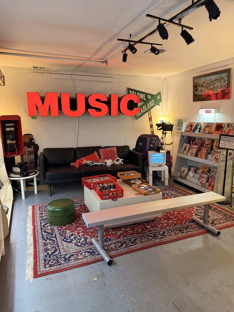 Retro Music Studio Lounge