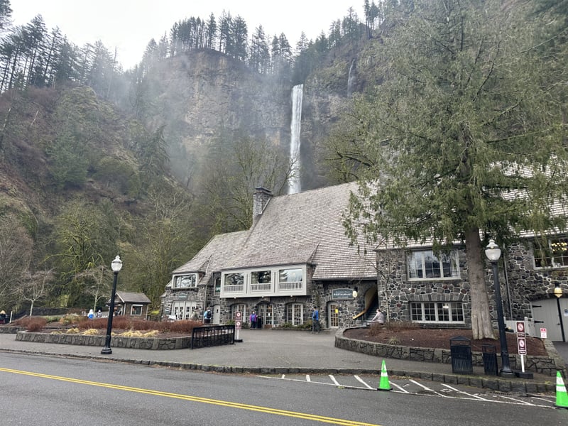 Multnomah Falls Lodge