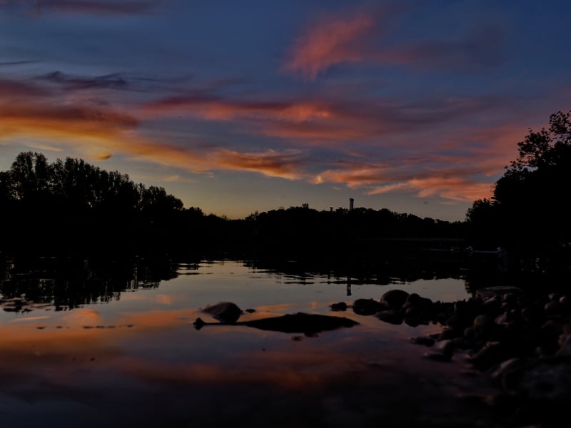 Isarkanal Riverbank