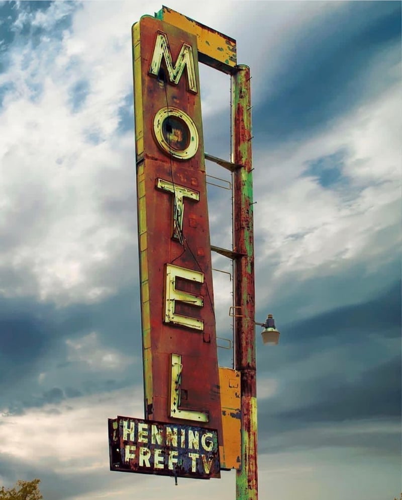 Henning Motel Sign