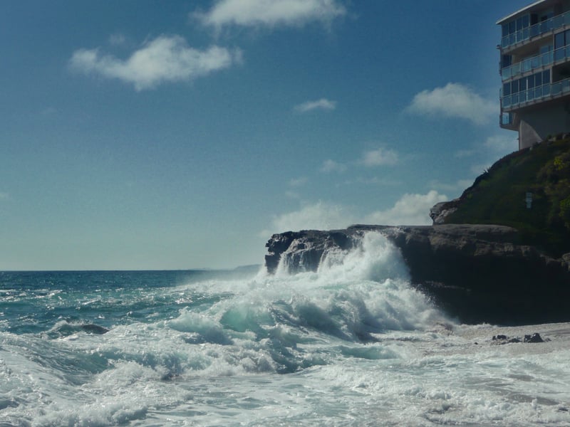 Main Beach Coastal Cliffs