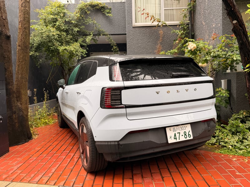 Jingumae Modern Residential Driveway