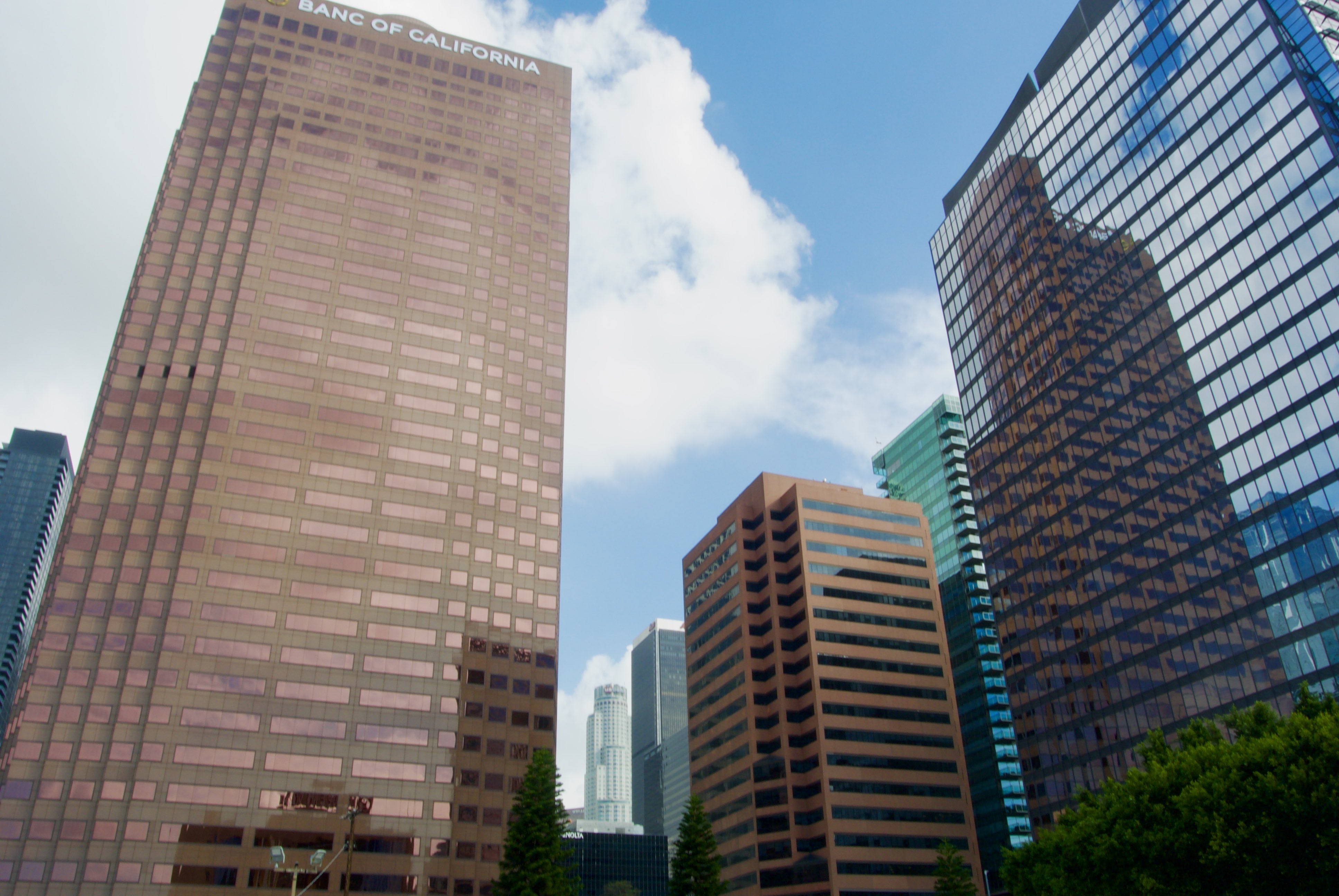 811 West Olympic Boulevard