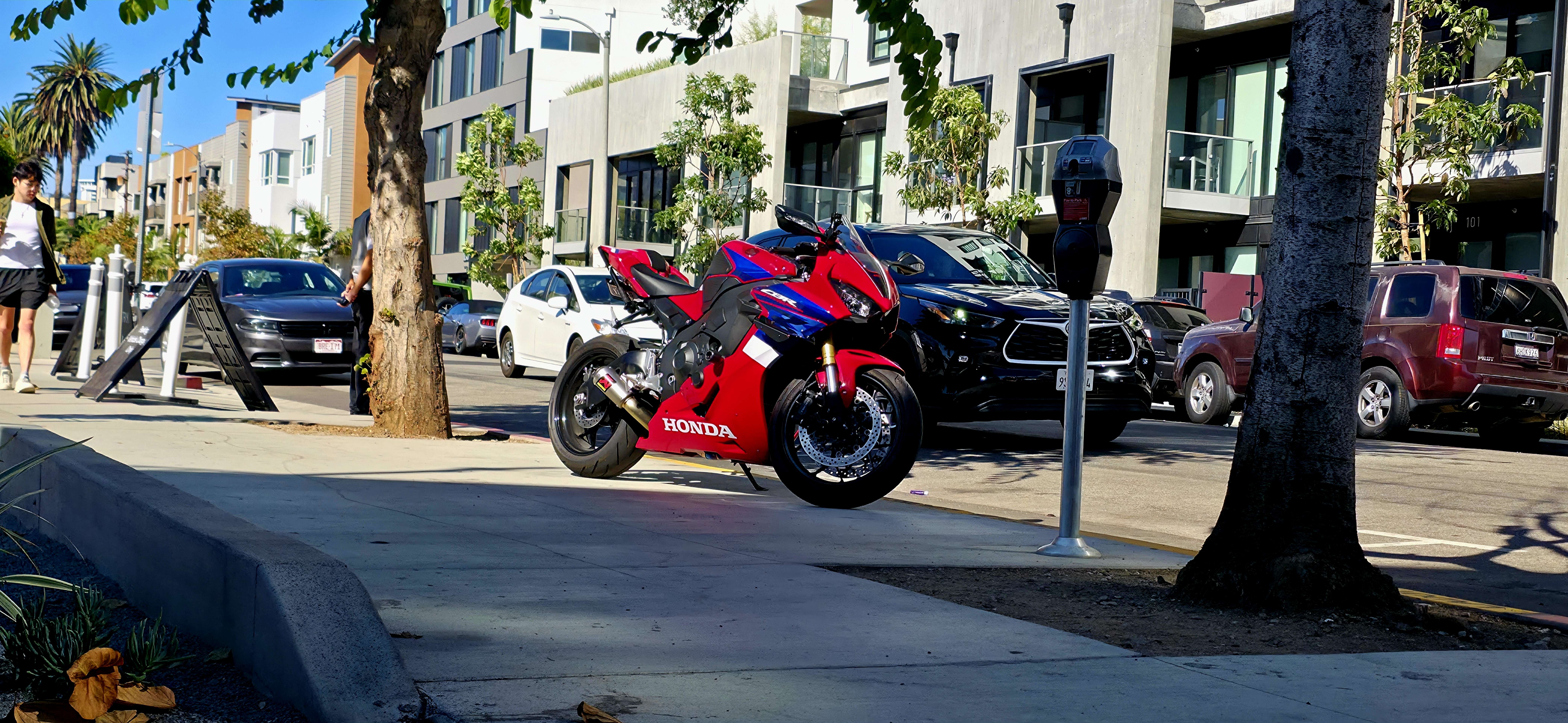 7052 Santa Monica Boulevard