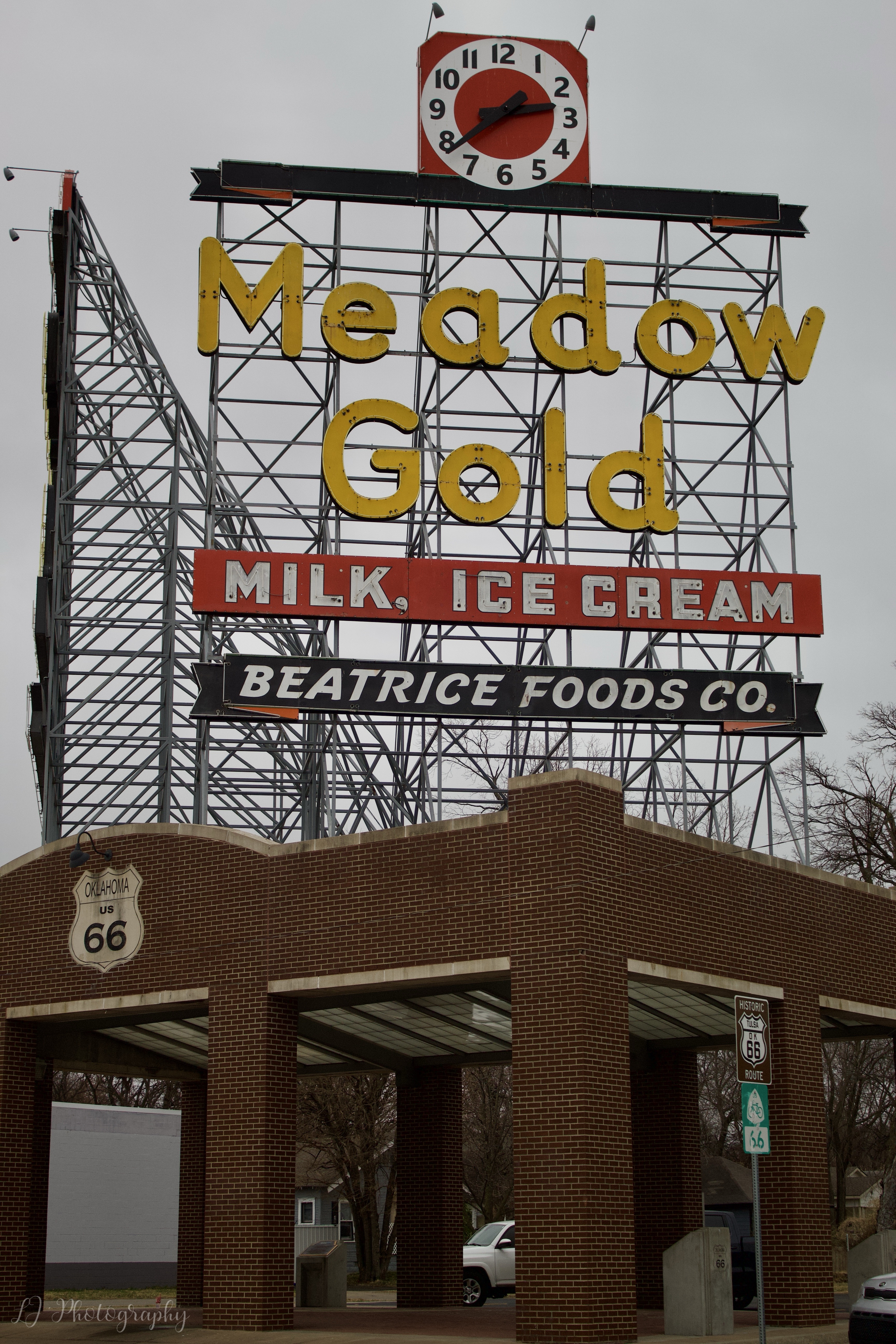 1208 South Quaker Avenue