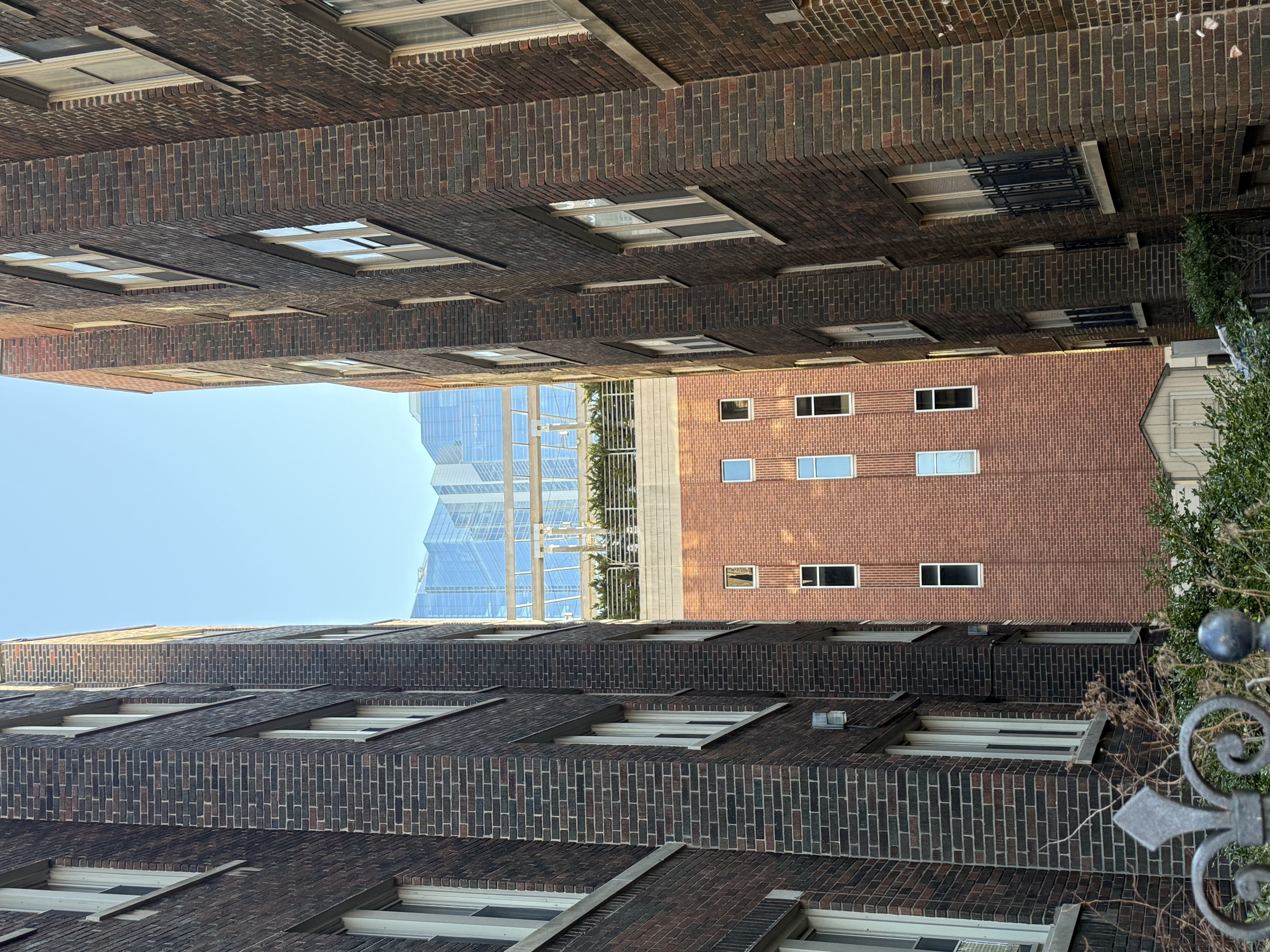 913 East Kilbourn Avenue